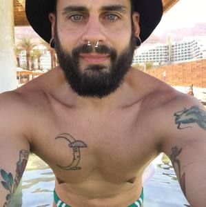 Meet your Posher, Adam